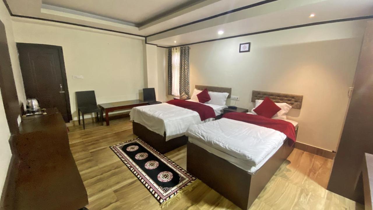 Отель Lingmoo Residency Ravangla Экстерьер фото
